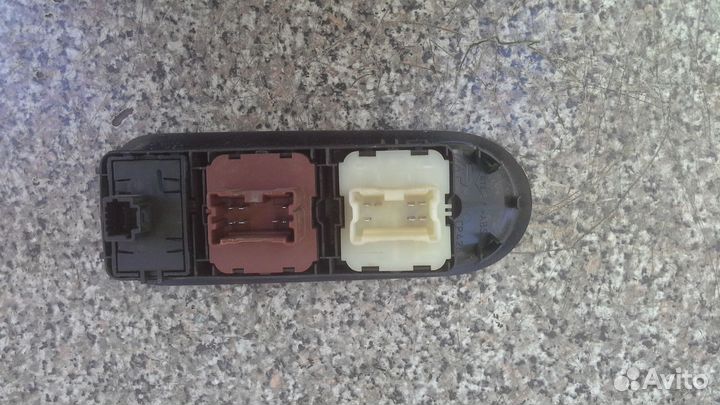 Блок стеклоподъемников Рено Дастер Duster