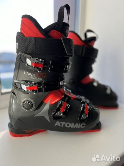 Горнолыжные ботинки atomic