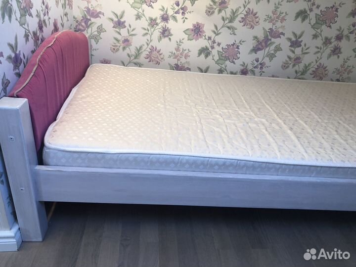 Кровать односпальная деревянная