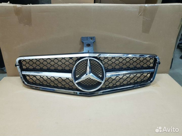 Решетка радиатора Mercedes C204 AMG 6.3 2006-2015