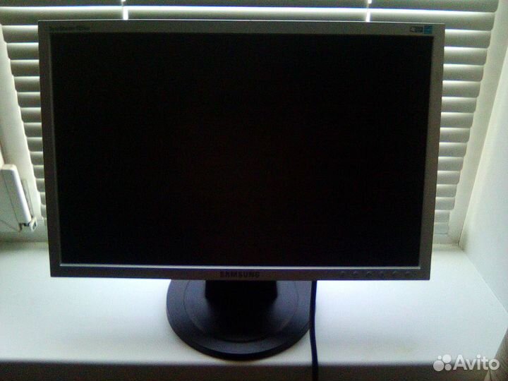Монитор Samsung