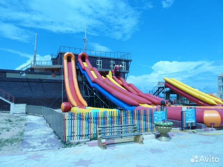 Надувная водная горка с бассейном