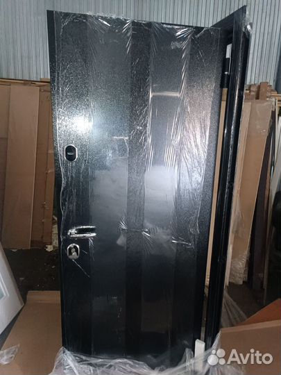 Дверь входная металлическая уличная