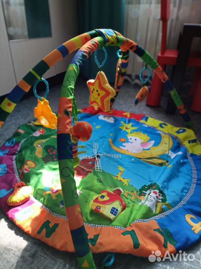 Развивающий коврик с дугами