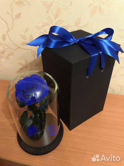 Вечная роза в колбе