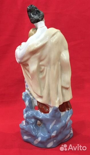 Статуэтка фарфоровая. Майская ночь. СССР