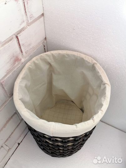 Корзина для белья плетёная с крышкой