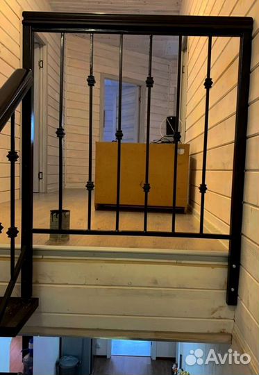 Лестница в дом или квартиру