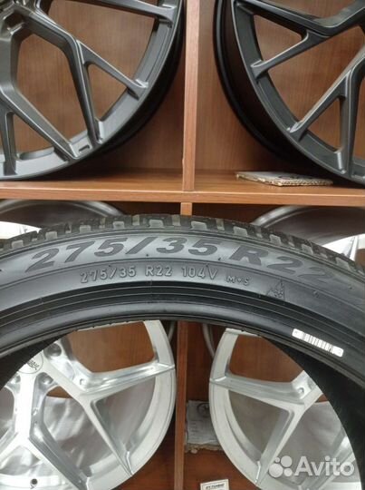 Pirelli Scorpion Winter 275/35 R22 и 315/30 R22 107V