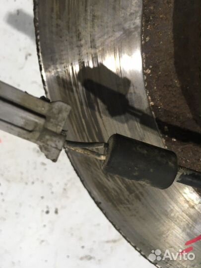 Кулак поворотный передний левый В сборе со ступице