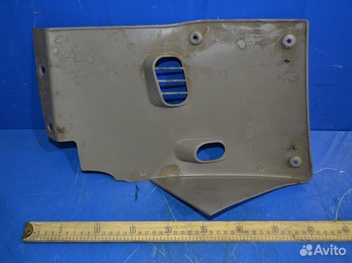 Пластиковая крышка торпеды у подножья водителя DAF