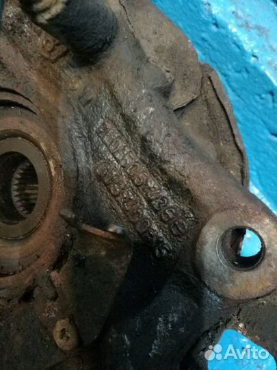 Кулак цапфа задний правый Volkswagen Touareg 7L