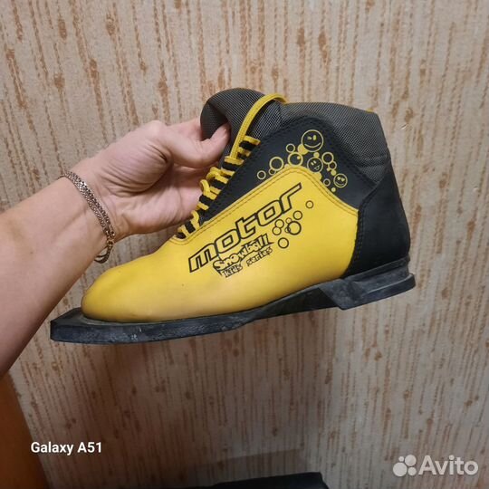 Лыжные ботинки