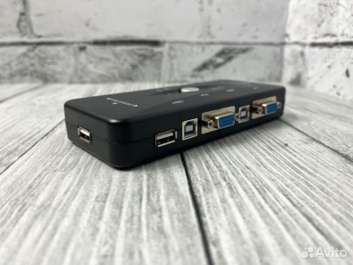 4-портовый переключатель KVM с портами USB
