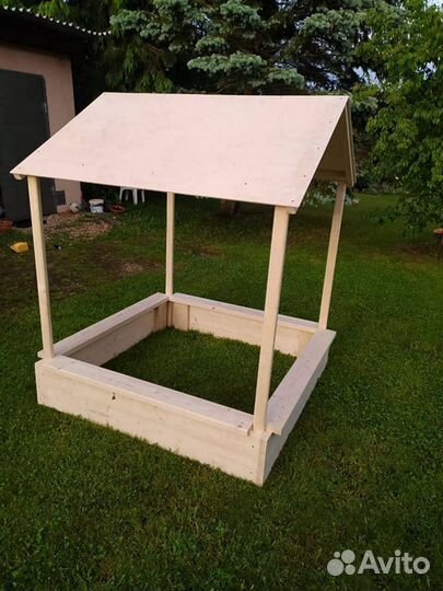 Детская песочница с крышей