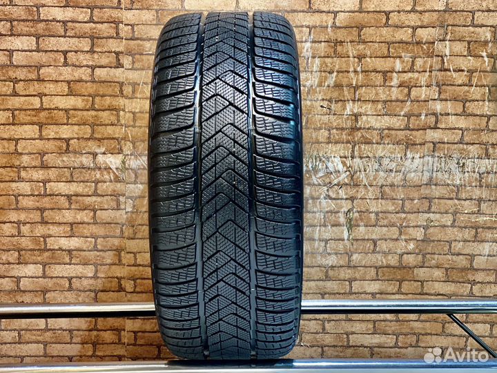 Pirelli Scorpion Winter RFT 285/45 R21 107V