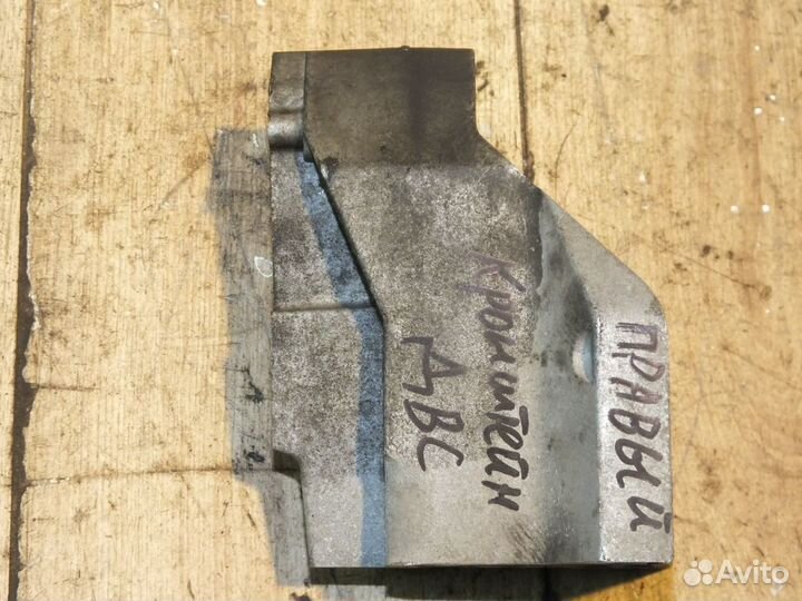 Кронштейн двигателя Range Rover Evoque 2.2D