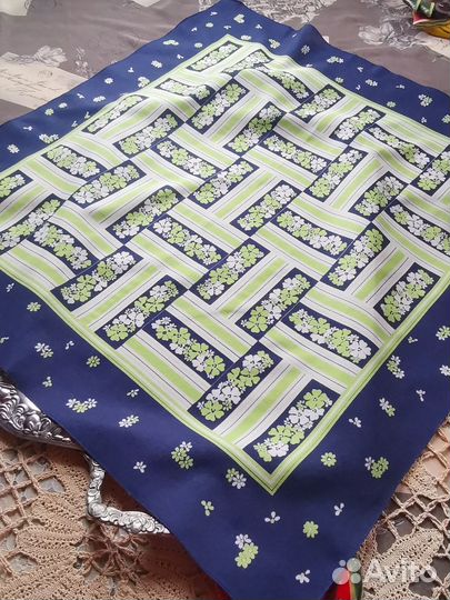 Винтажный красивый платок