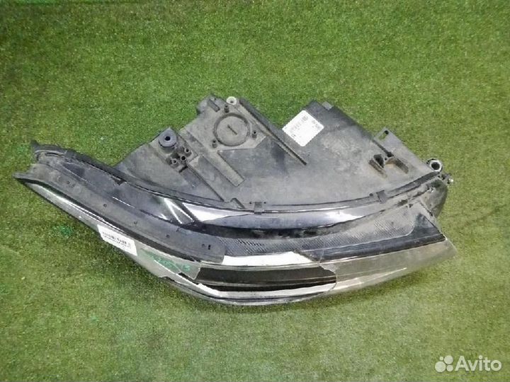 Фара правая Volkswagen Tiguan