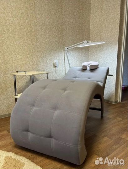 Анатомическая кушетка для наращивания ресниц