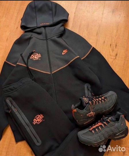 Костюм Nike Tech Fleece x Syna World