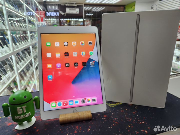 Планшет Apple iPad (8-го поколения) 32GB