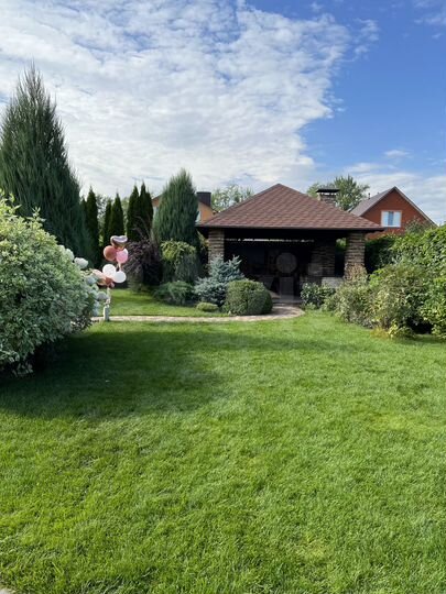 Коттедж 355 м² на участке 10 сот.