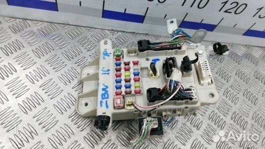 Блок предохранителей toyota RAV 4 ZCA2 (ZBN16M101)