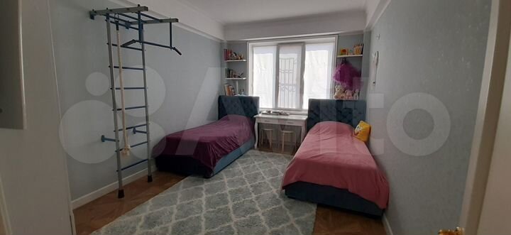 3-к. квартира, 80 м², 4/10 эт.