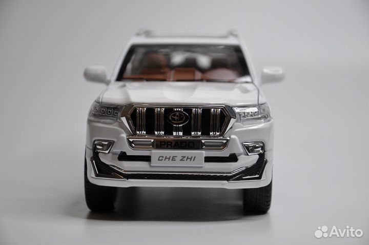 Модель автомобиля Toyota Land Cruiser Prado металл