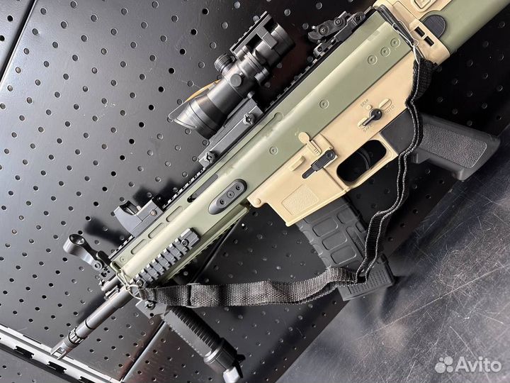 Автомат Scar-L на орбизах