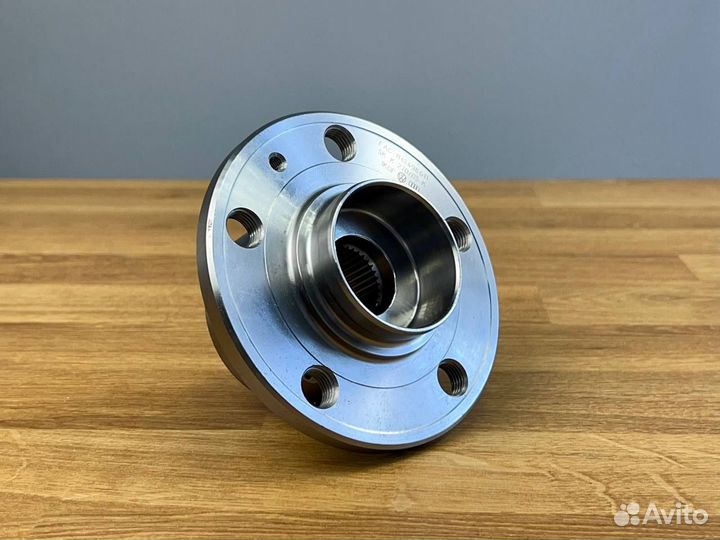 Ступица передняя VAG 7H0498611