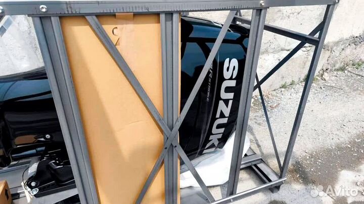 Мотор лодочный Suzuki DF200ATX черный в наличии