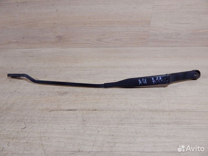 Поводок стеклоочистителя правый Audi A4 B5