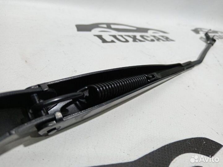 Щеткодержатель стеклоочистителя передний правый