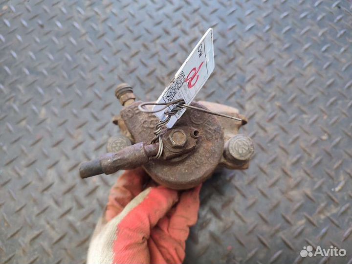 Суппорт перед/лево на Volkswagen Golf IV (1J)