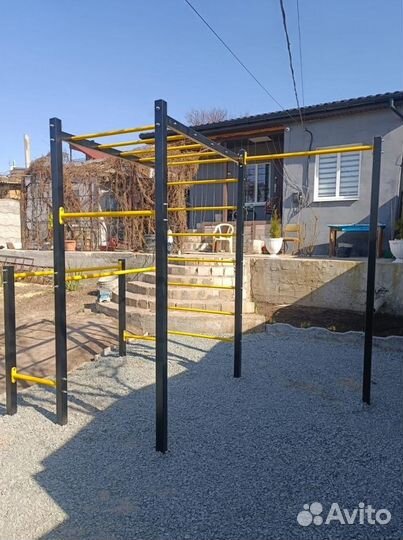 Уличный спорткомплекс воркаут