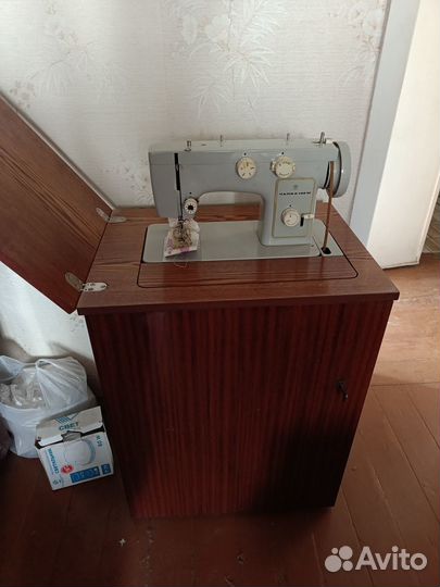 Продаю швейную машинку Чайка 142М