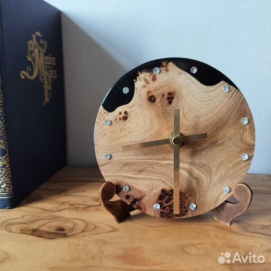 10 деревянных настольных часов