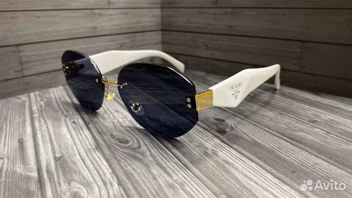 Солнцезащитные очки Prada