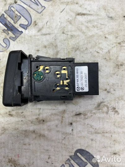 Кнопка аварийной остановки Mazda 3