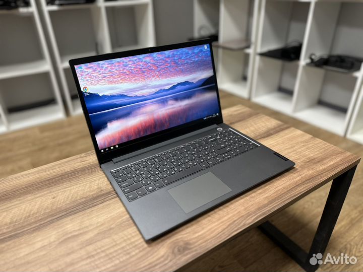 Lenovo 2021 i3/8gb/256gb