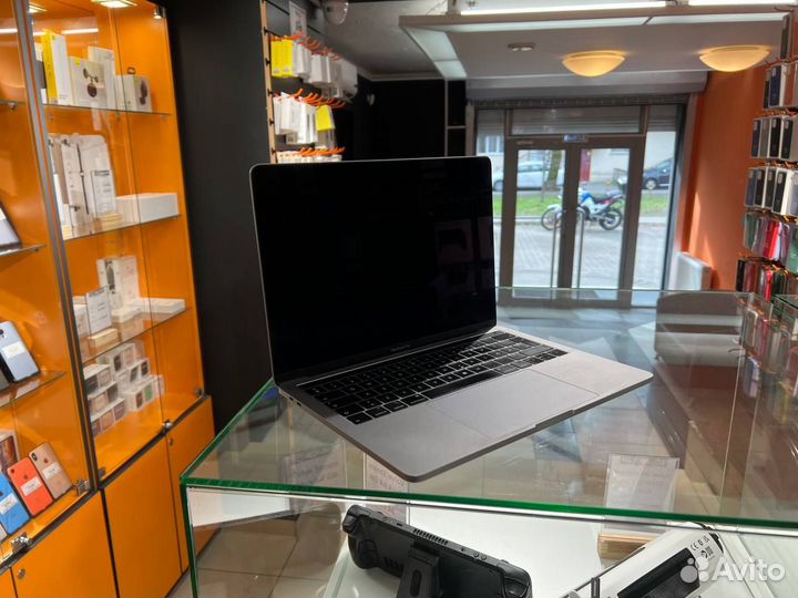 Apple Macbook Pro 13 Touch Bar 2019 i5