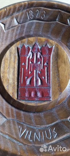Настенная тарелка деревянная Вильнюс