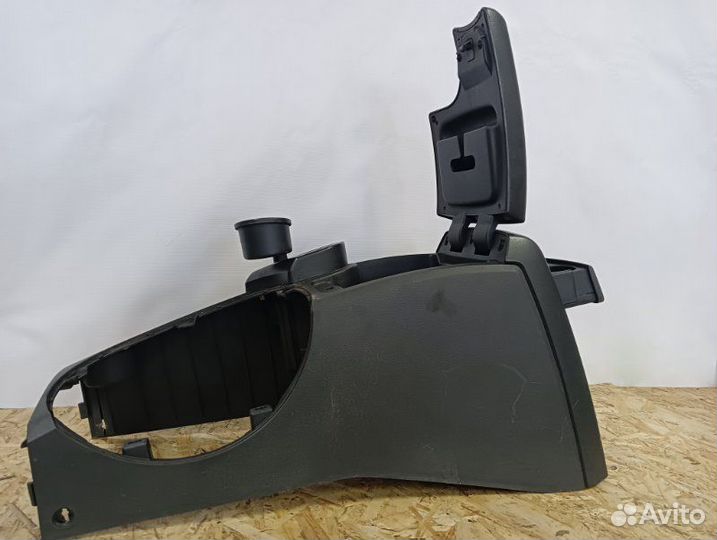 Консоль между сидений Ssangyong Kyron 1 D20DT 2007