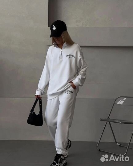 Спортивный костюм женский