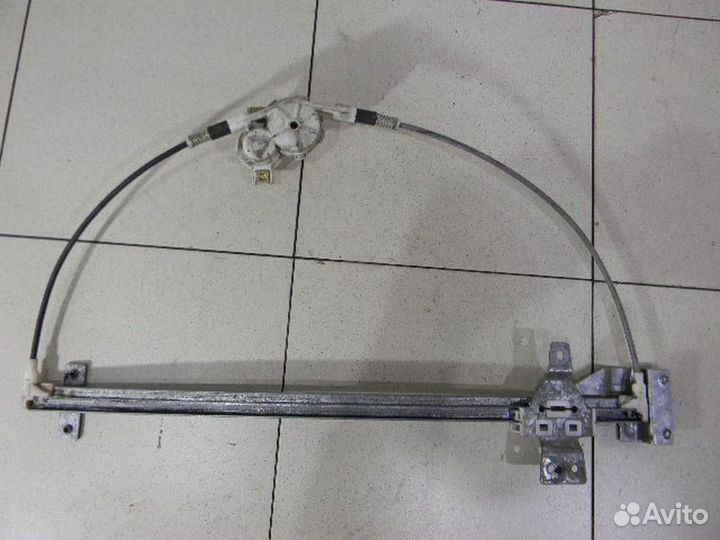 Стеклоподъемник механический передний правый