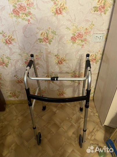 Ходунки для взрослых на колесах