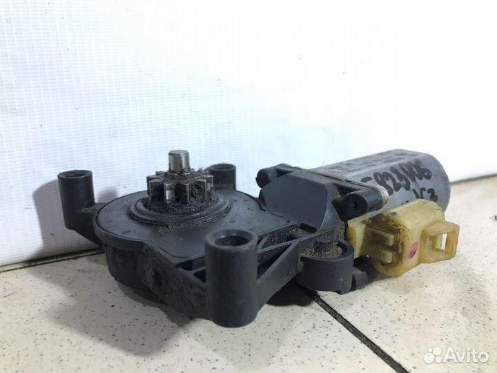 Моторчик переднего левого стеклоподъемника