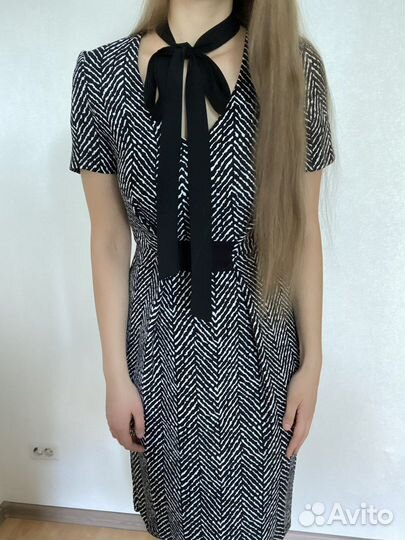Стильное платье 44 размер